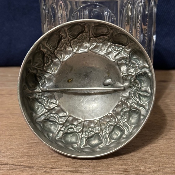 Vintage Clear Glass tobacco/biscuit Jar with Decorative metal lid - Picture 3 of 4